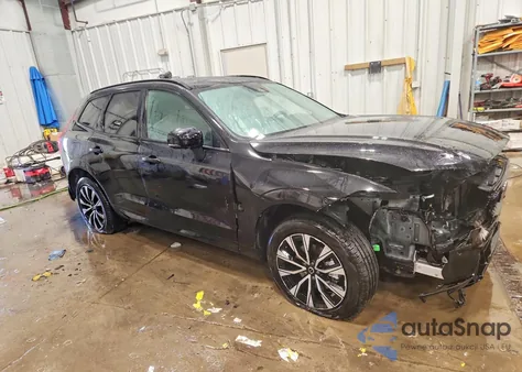 2025 Volvo Xc60 Plus z USA, uszkodzony, nr VIN YV4M12RC1S1166075